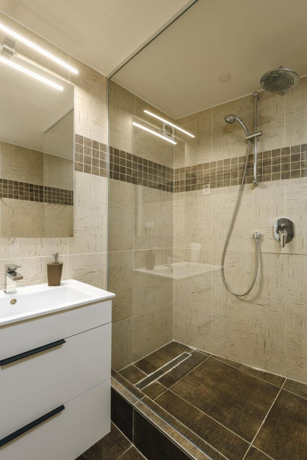 Cozy & Comfortable Apt Walking Anywhere You Want Sen Πράγα Εξωτερικό φωτογραφία