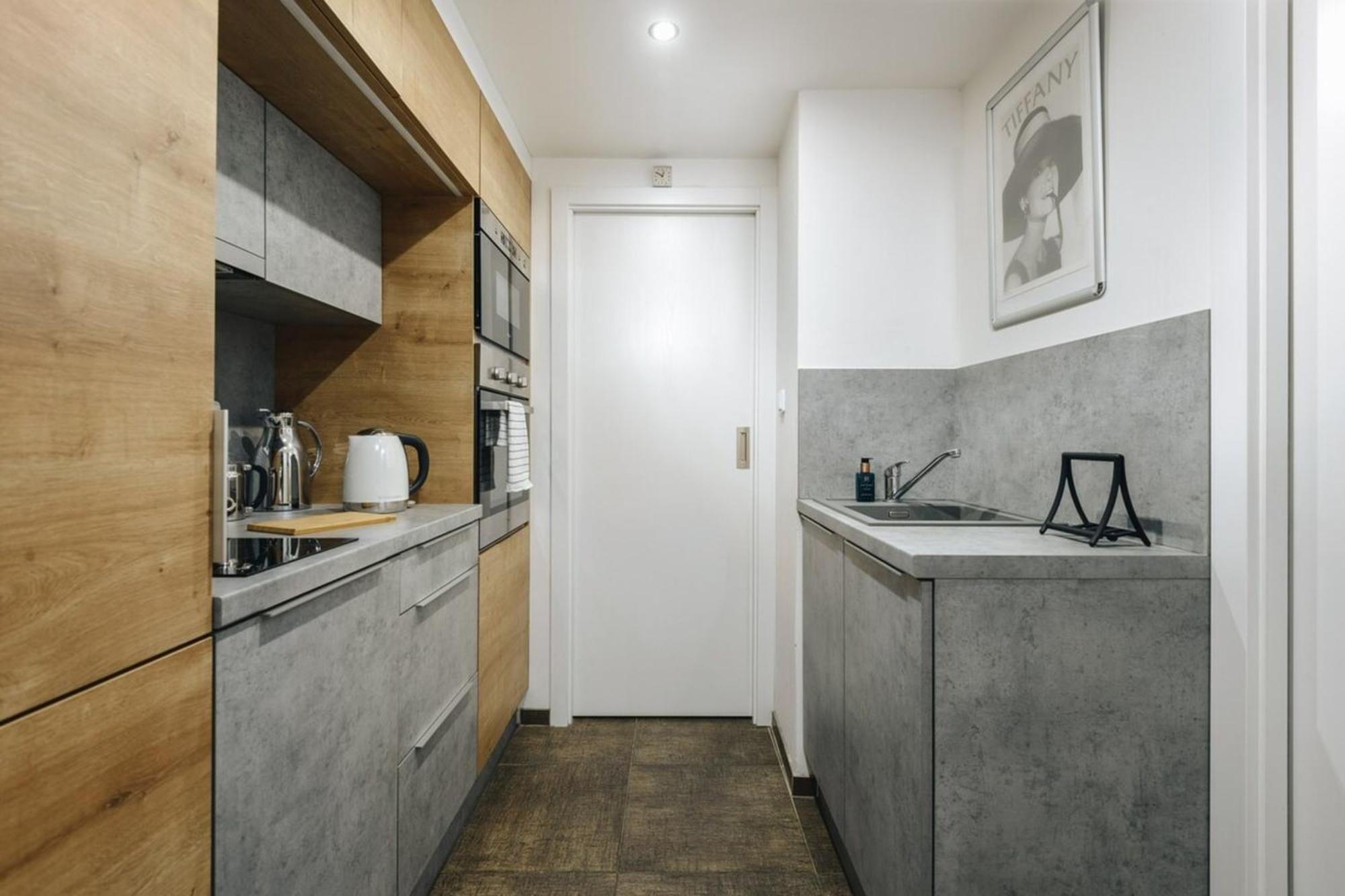 Cozy & Comfortable Apt Walking Anywhere You Want Sen Πράγα Εξωτερικό φωτογραφία